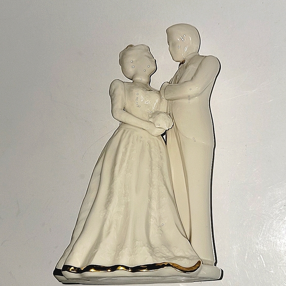 LENOX WEDDING PROMISE PORCELAIN BRIDE & GROOM CAKE TOPPER/FIGURINE VICTORIAN - Picture 6 of 9